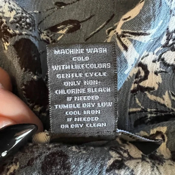 Chelsea & Theodore Blue and Black Floral Flowy Boho Blouse - Large - Picture 10 of 10